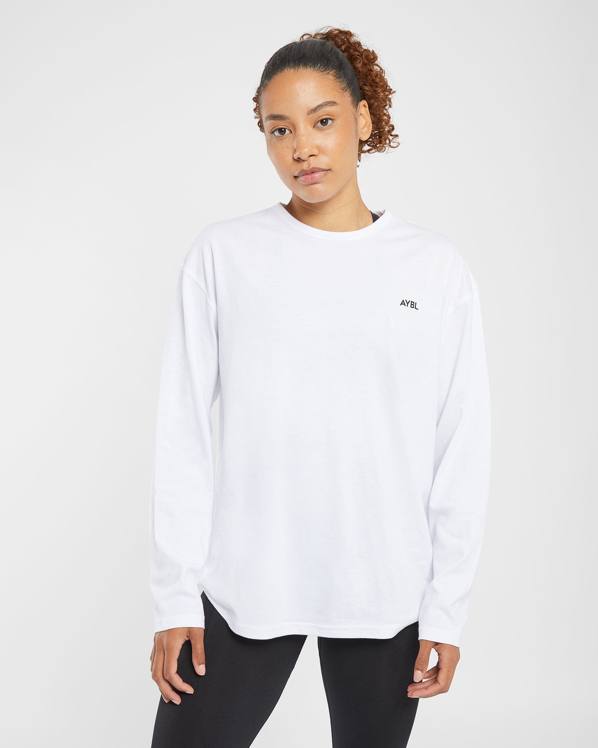 AYBL_31_08_23_ESSOVERSIZELONGSLEEVETSHIRTWHITE_622