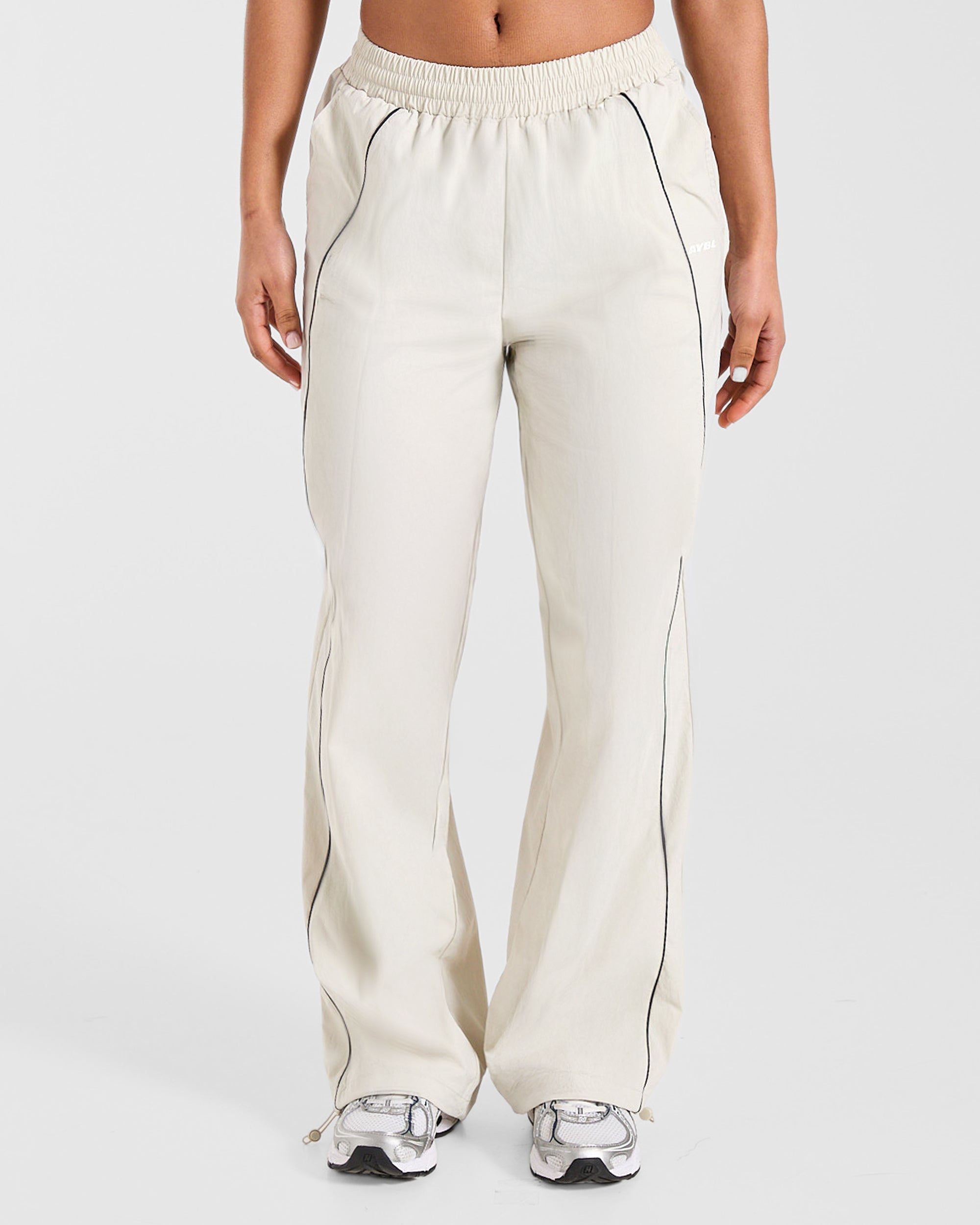 Track-trousers_23c742a7-6a07-4483-961d-5b944b38f120